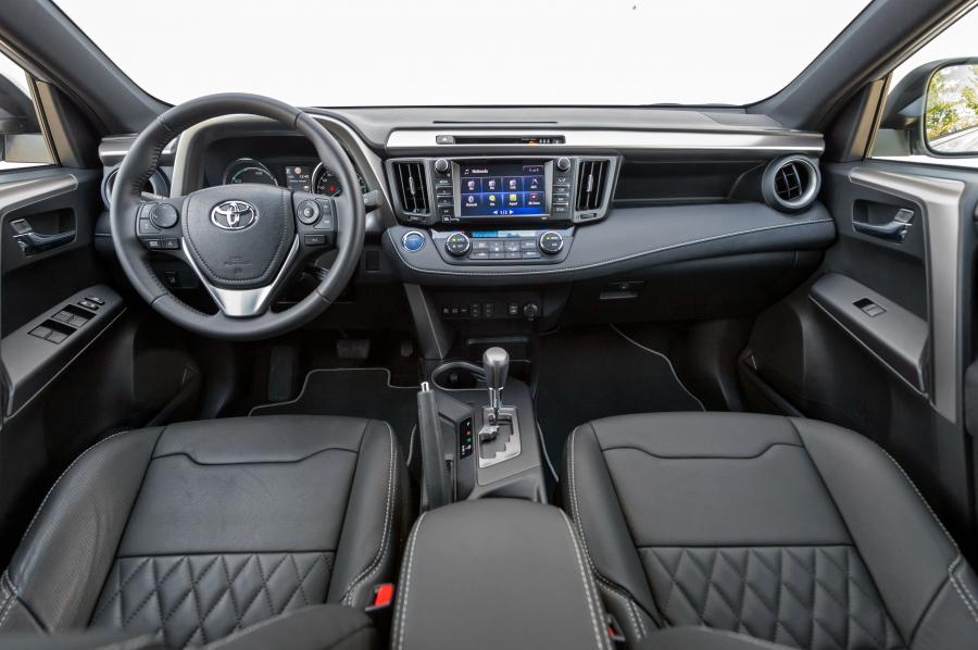 Торпедо Toyota RAV4 Hybrid Feel! 2017 года  (фото 14 из 16)